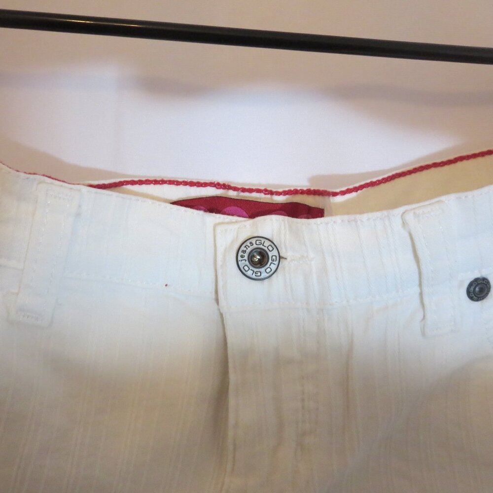 GLO‎ White Shorts - Picture 3 of 6